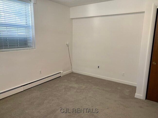 Building Photo - 71 Grove St