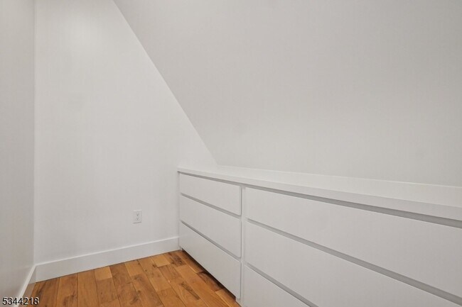 Building Photo - 51 New St