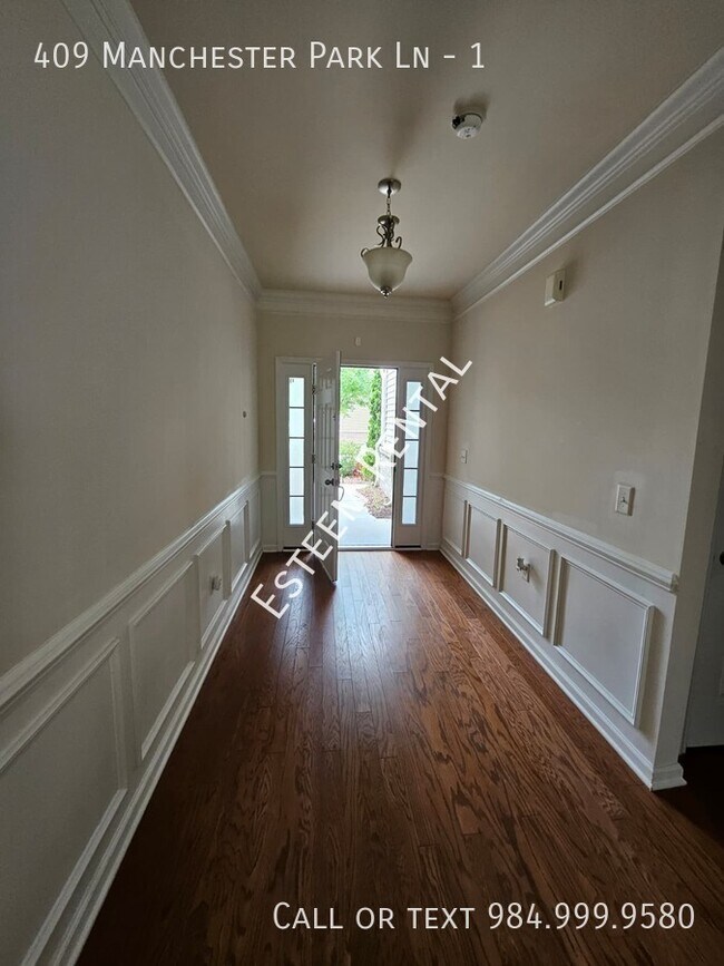 Building Photo - 409 Manchester Park Ln