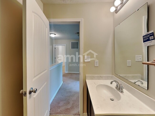 Building Photo - 7161 Lakeland Trails Blvd