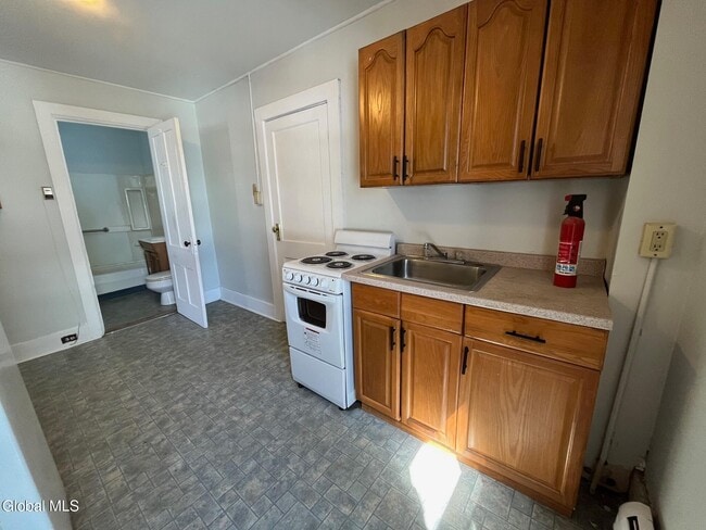 Building Photo - 372 NY-43