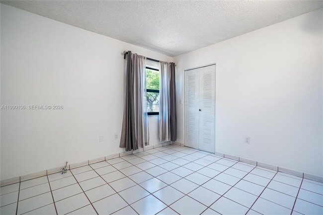 Building Photo - 495 W Park Dr