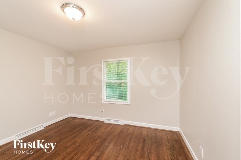 Building Photo - 4609 Oakcliffe Rd