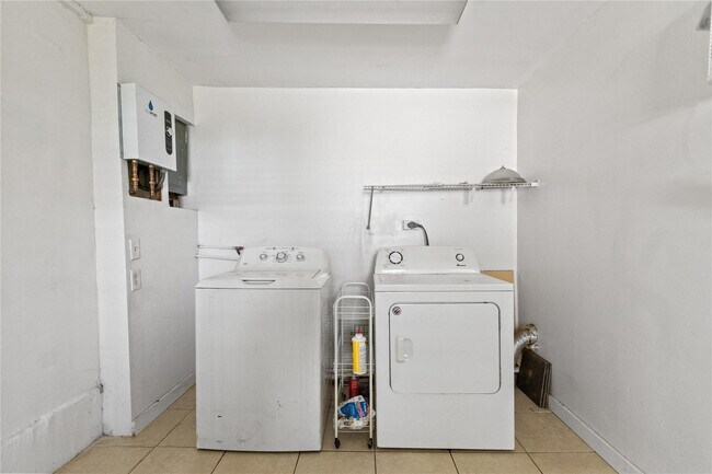 Building Photo - 4184 SW 49th Ct