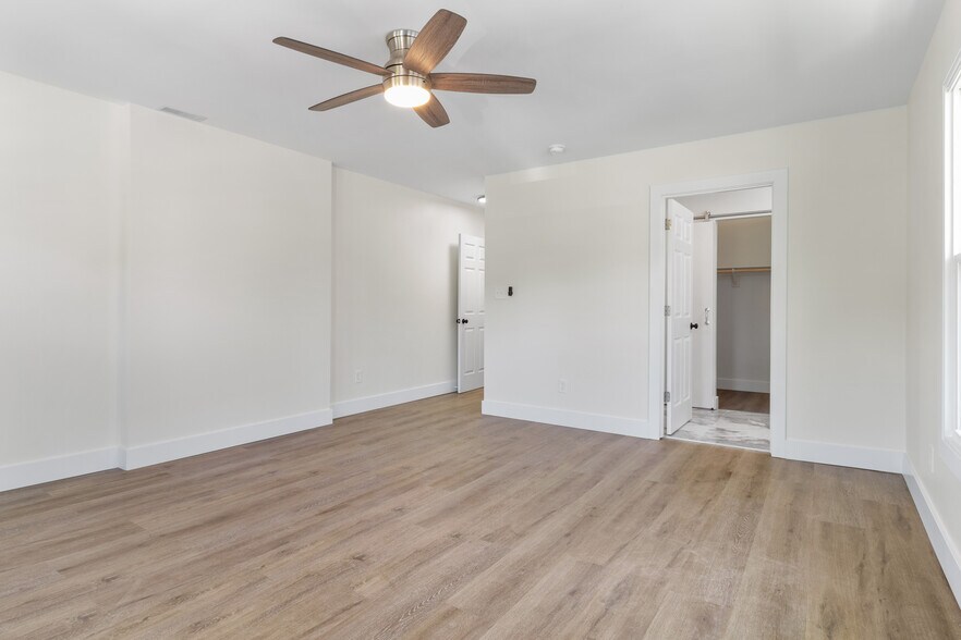 Building Photo - 4071 N College Ave