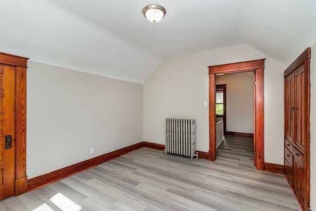 Building Photo - Gorgeous 2 Bedroom 1 Bathroom House