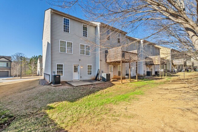 Building Photo - 3 Bedroom Townhome in Stonecrest!