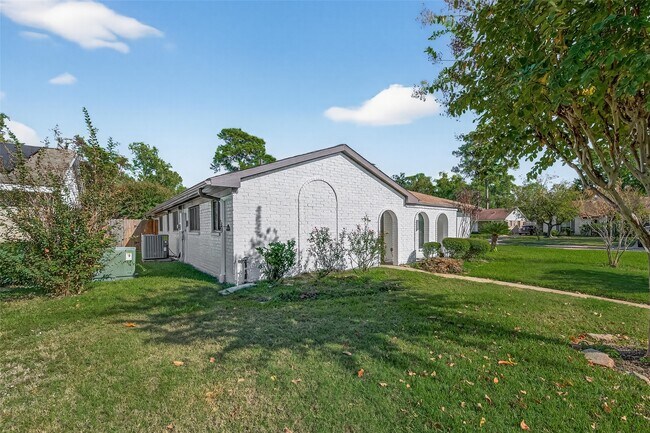 Building Photo - 17418 Largs Cir