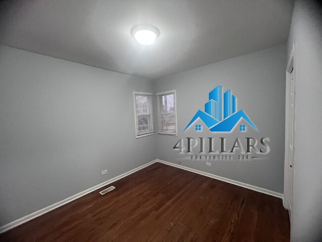 Building Photo - 403 Kenwood St