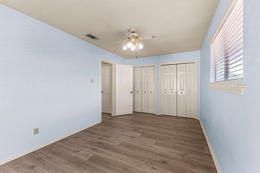 Building Photo - 2100 Kipling Dr