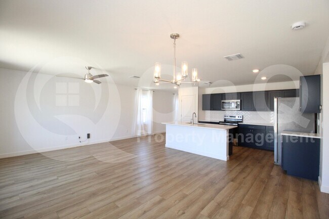 Building Photo - 2540 W La Salle St