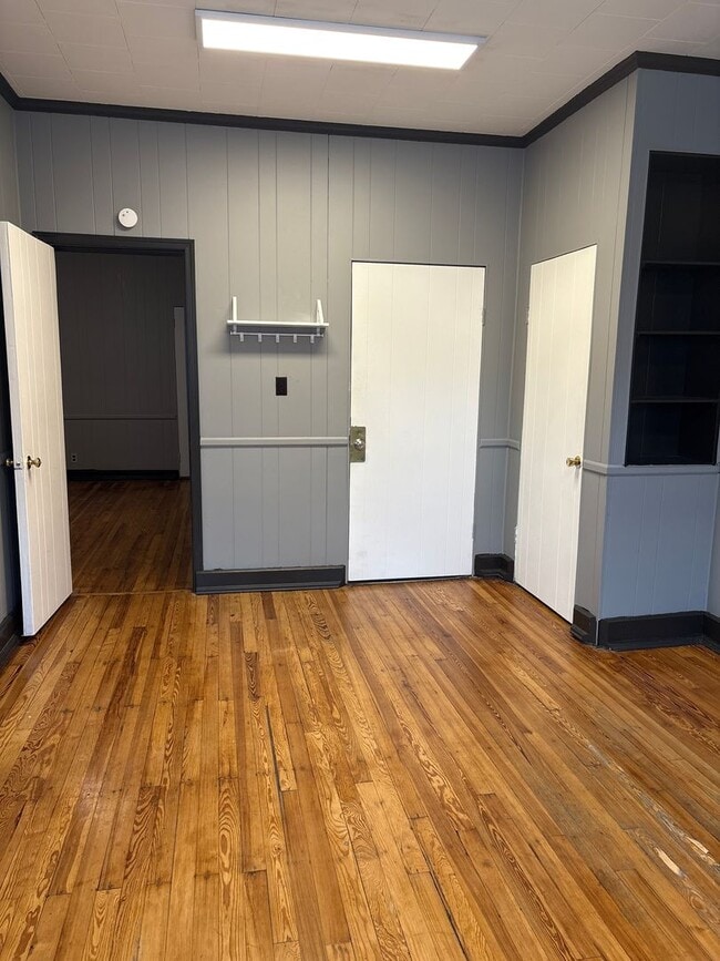 Building Photo - Cozy 1 Bedroom in Downtown York City with ...