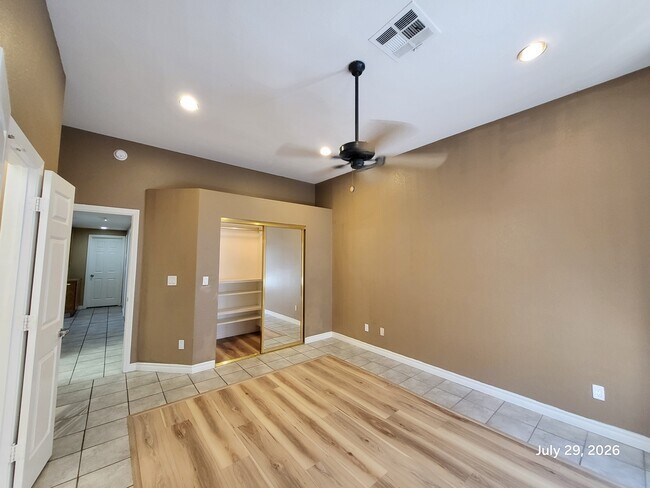 Building Photo - 9436 Summer Rain Dr
