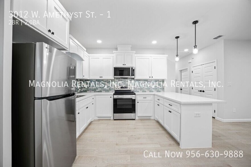 Building Photo - 3012 W Amethyst St