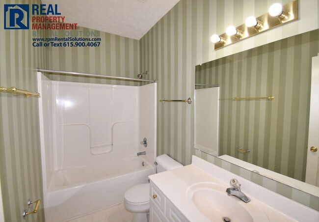 Building Photo - Adorable brick home in a great neighborhood! Huge bonus room and 2 car garage!