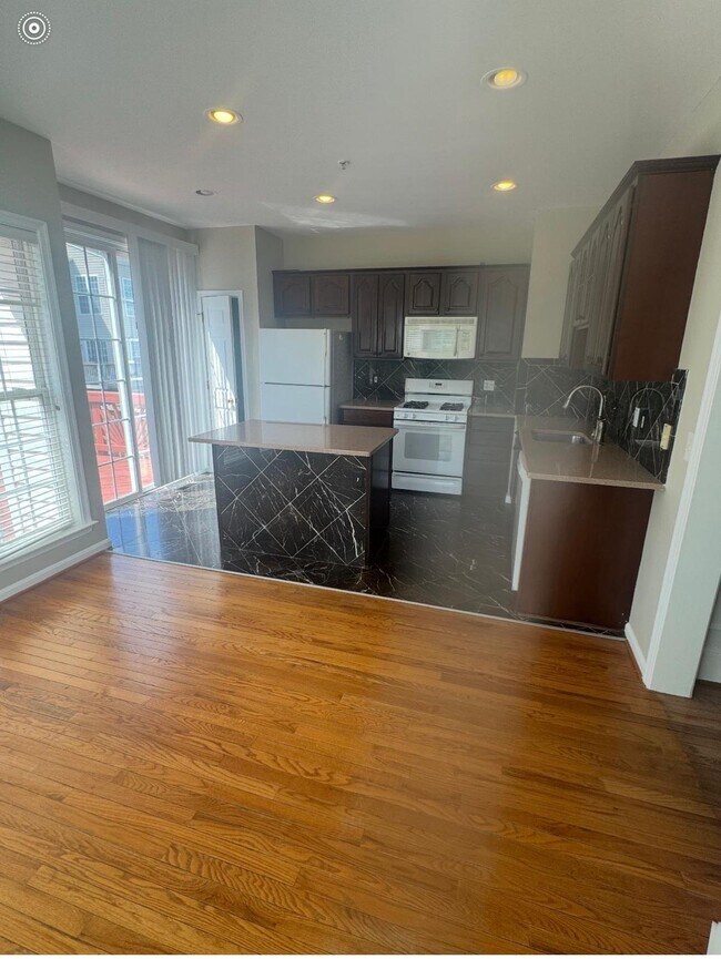 Building Photo - 11500 Sutherland Hill Way