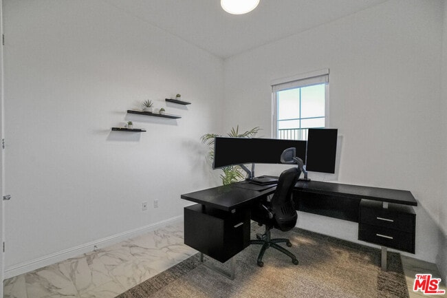 Building Photo - 20818 Bur Oak Cir