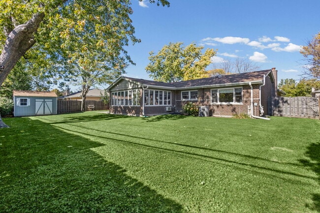 Building Photo - 963 Garden Ln