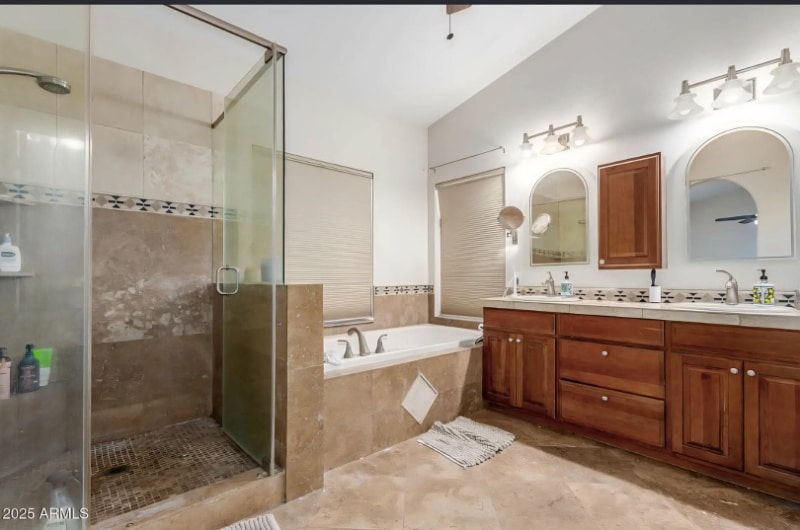 Building Photo - 278 E Sagebrush St