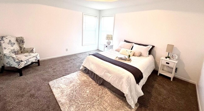 Building Photo - COMING SOON!! HUGE Northland 4 Bed 2.5 Bat...