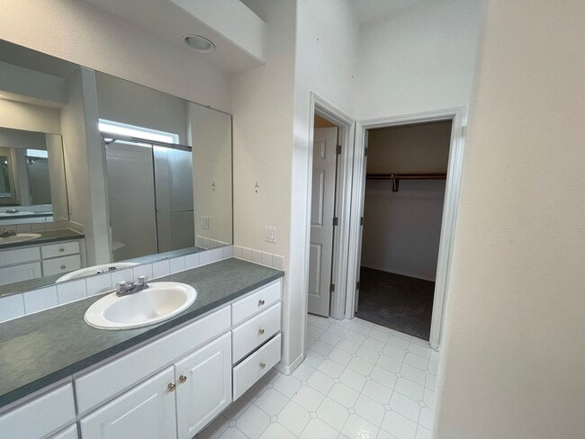 Building Photo - Fantastic Bethany Home with Attached Garag...