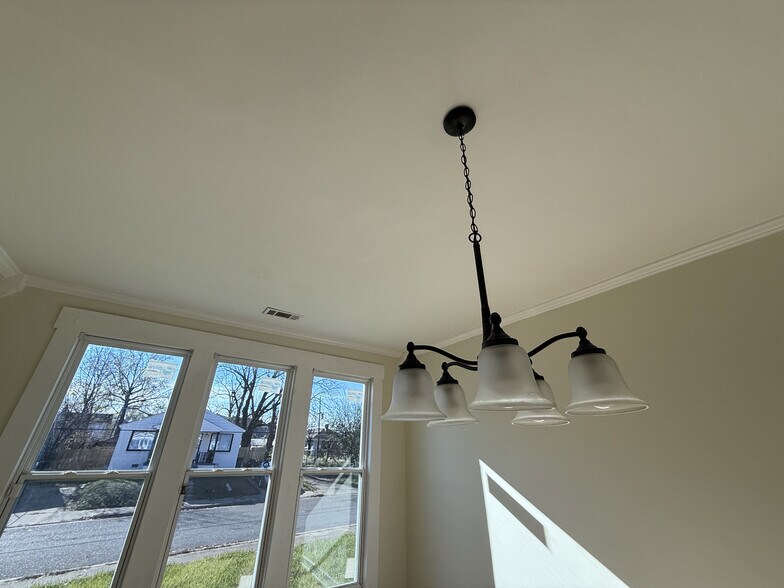 Building Photo - 1371 Ridgeway St