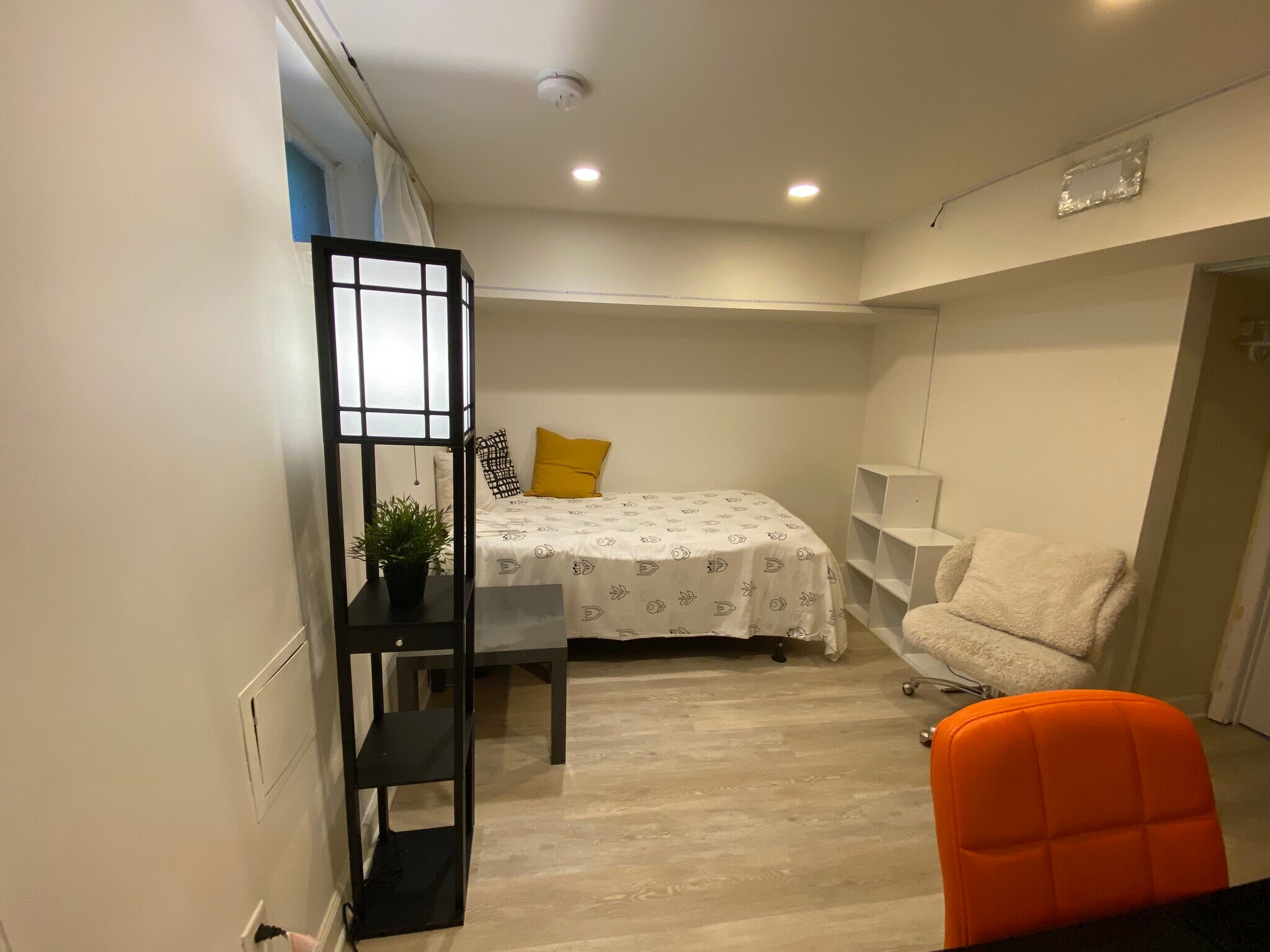 Room # 6 - 4427 Nebraska Ave NW