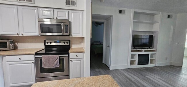 Building Photo - 320 Forestway Cir