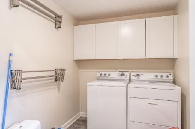 Building Photo - 160 W Delaware Ave