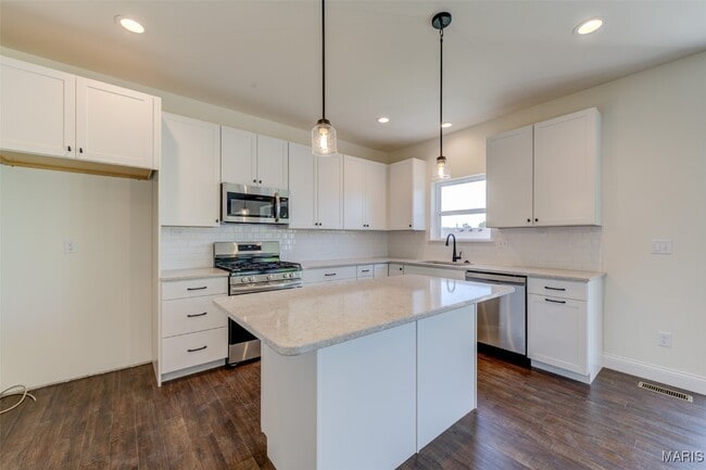 Building Photo - 2025 Maryland Oaks Cir