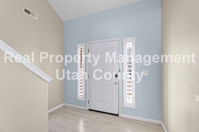 Building Photo - 626 S State Rd