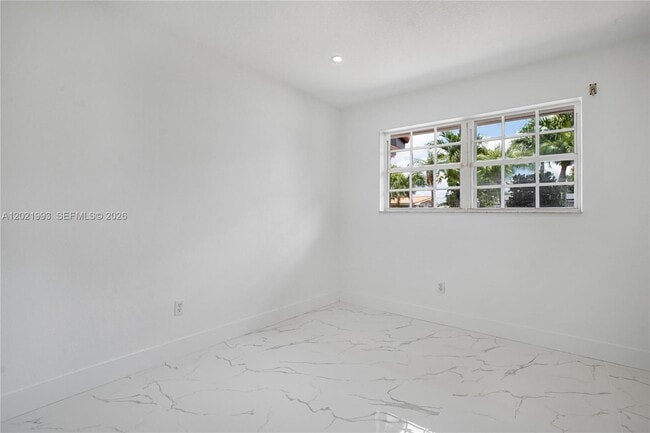 Building Photo - 630 W 72nd Pl