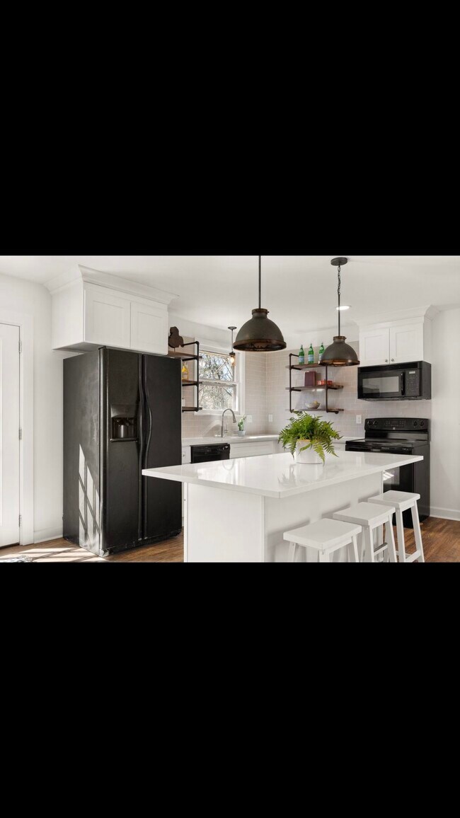 Building Photo - 5017 McLendon Dr