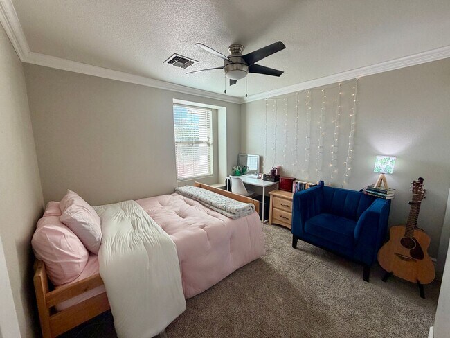 Building Photo - Spacious 6-bedroom, 2.5-bathroom home in Chandler, Welcome to the family friendly community of Su...