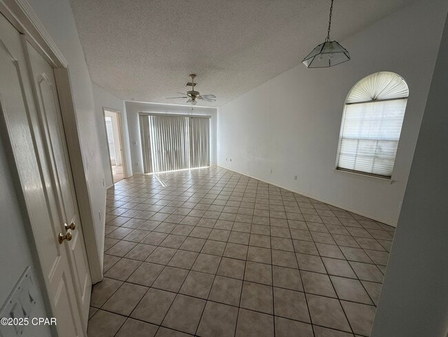 Building Photo - 212 Argonaut St