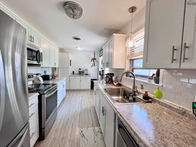 Building Photo - 4722 Florist St