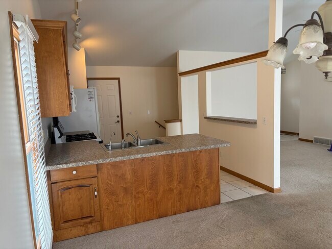 Building Photo - 517 E Conley Dr