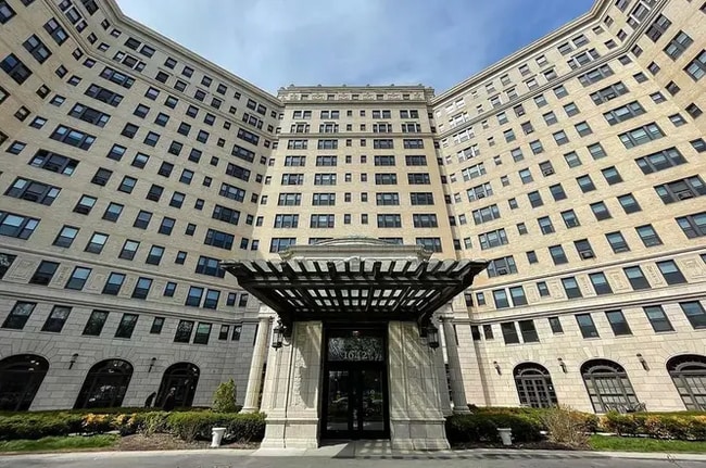 Building Photo - 1642 E 56th St