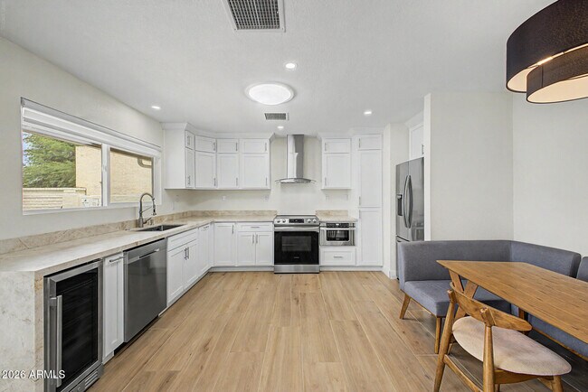 Building Photo - 8711 E Latham St