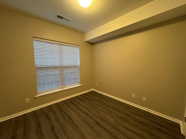 Building Photo - 14907 Santa Lucia Dr