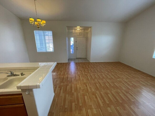 Building Photo - 75 N Valle Verde Dr