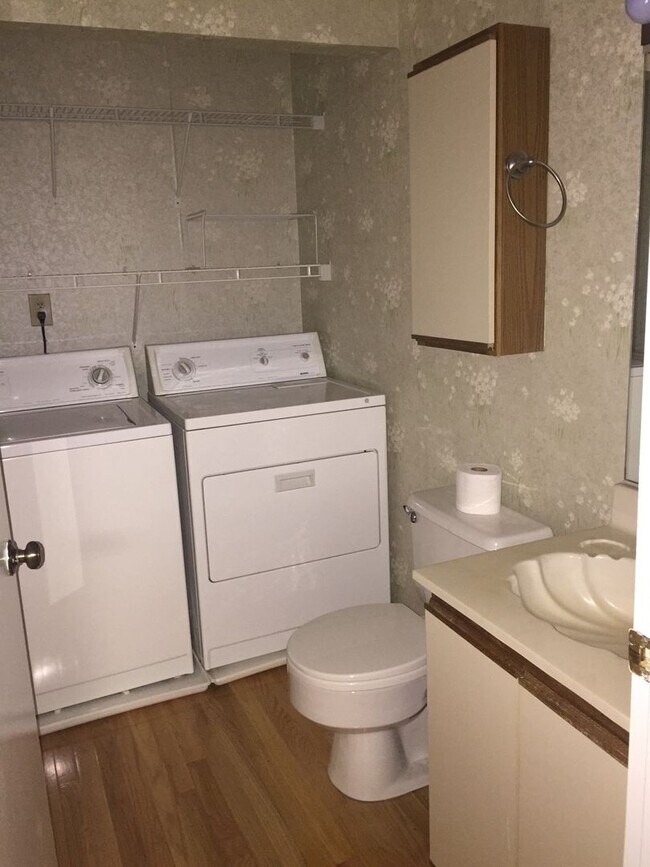 Building Photo - Modern 3BR Condo in Finley Forest – Prime Chapel Hill Location near UNC & RTP