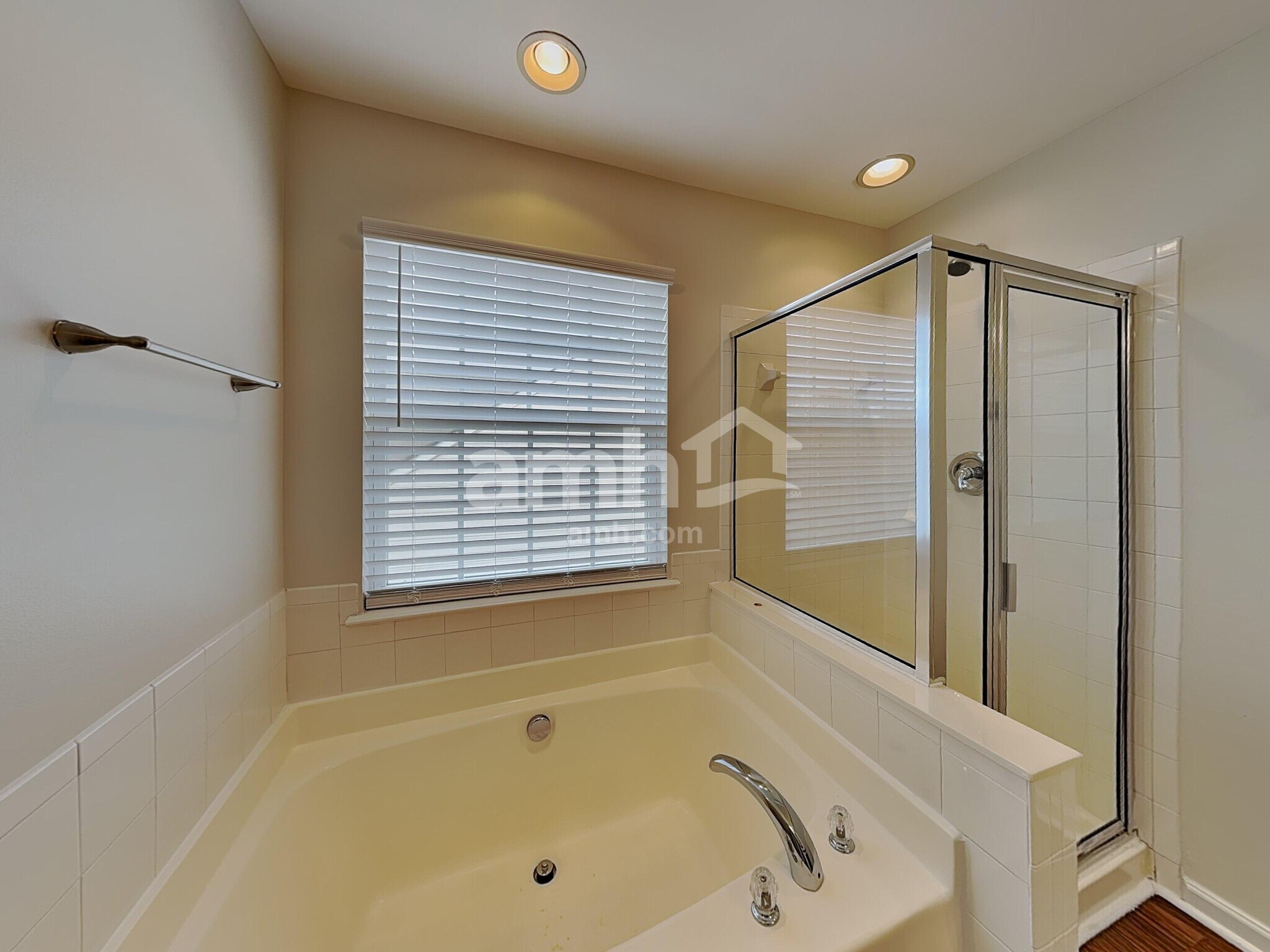Building Photo - 1019 Canopy Dr