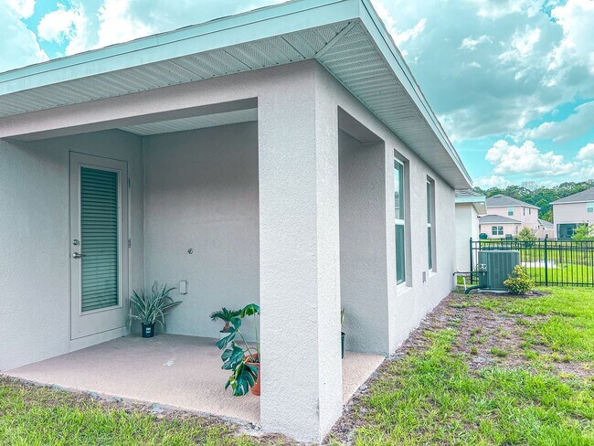 Building Photo - Beautiful 3 Bedroom Home with Pond View & No Rear Neighbors