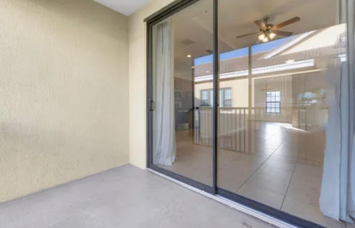 Building Photo - 145 Calle El Jardin