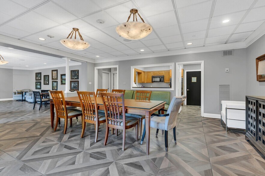 Building Photo - 6666 Brookmont Ter