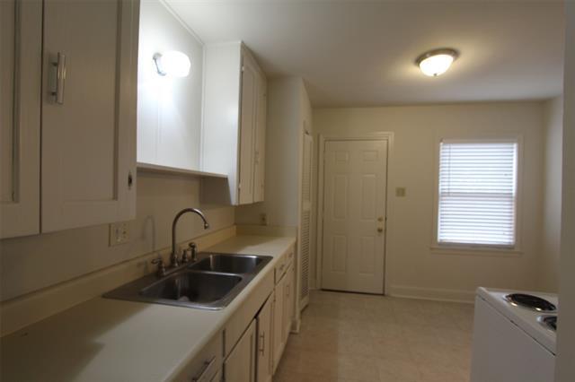Building Photo - 3224 Sandage Ave