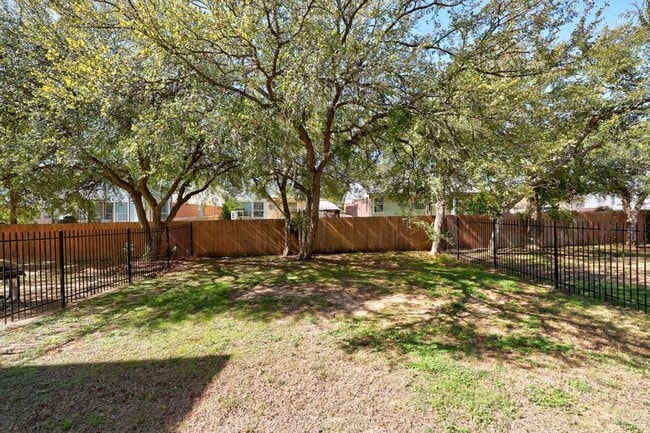 Building Photo - 10402 Abana Way