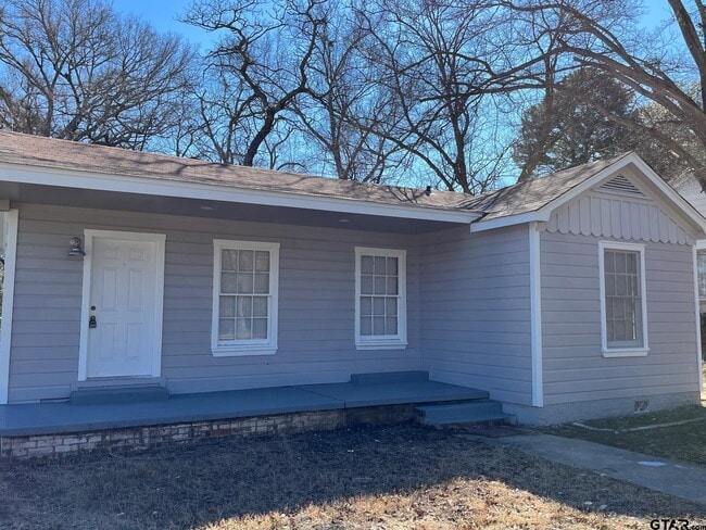 Building Photo - 2616 Oak Ln