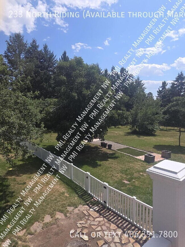 Building Photo - 233 N Riding